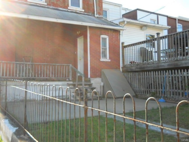 Building Photo - 1101 Fullerton Ave