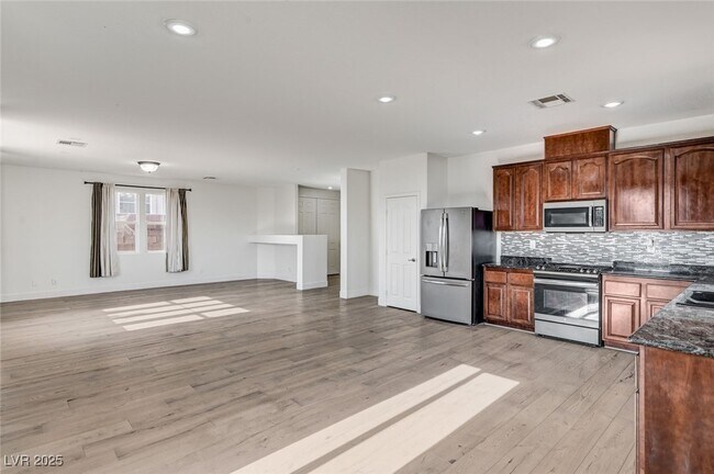 Building Photo - 6935 Galeria Posada Ave