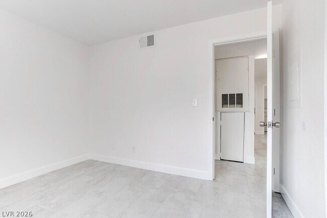 Building Photo - 1870 Nebula Dr