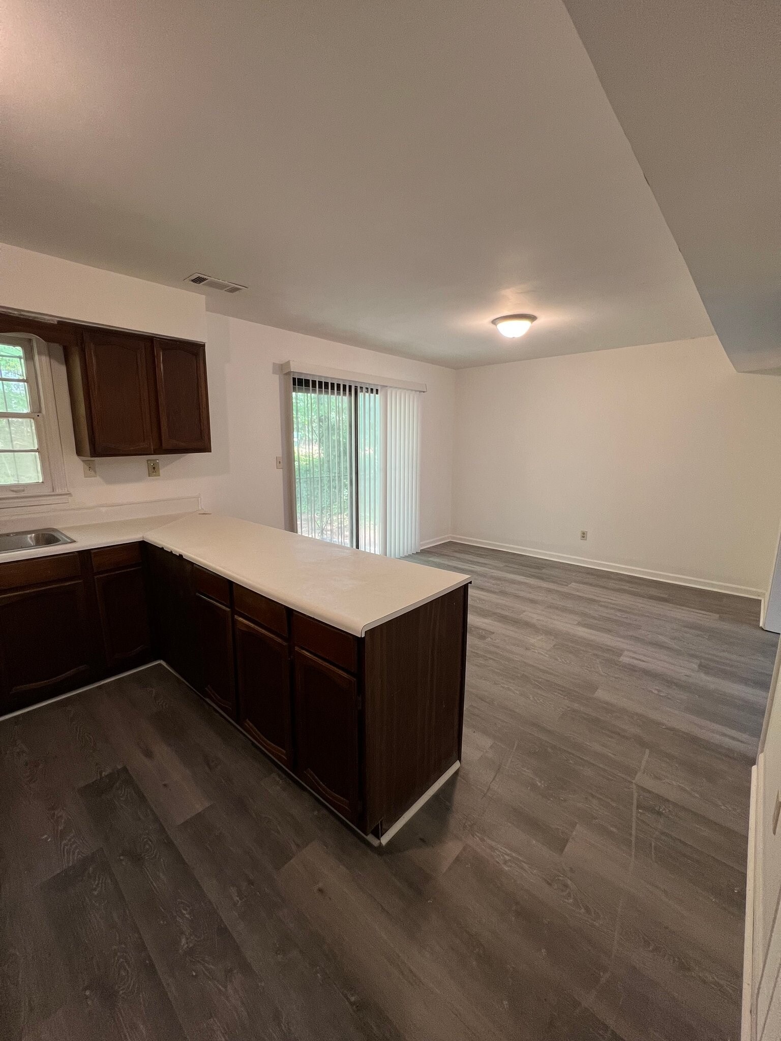 Building Photo - 424 Tarragon Wy SW