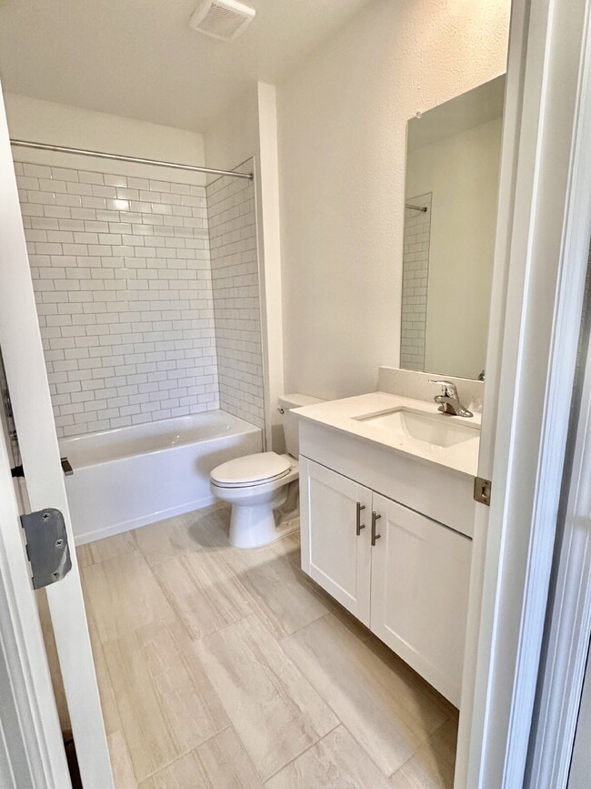 Building Photo - 8406 Blue Wave Ln E