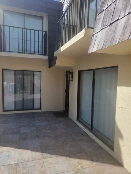 Building Photo - 570 N Tropic Ln