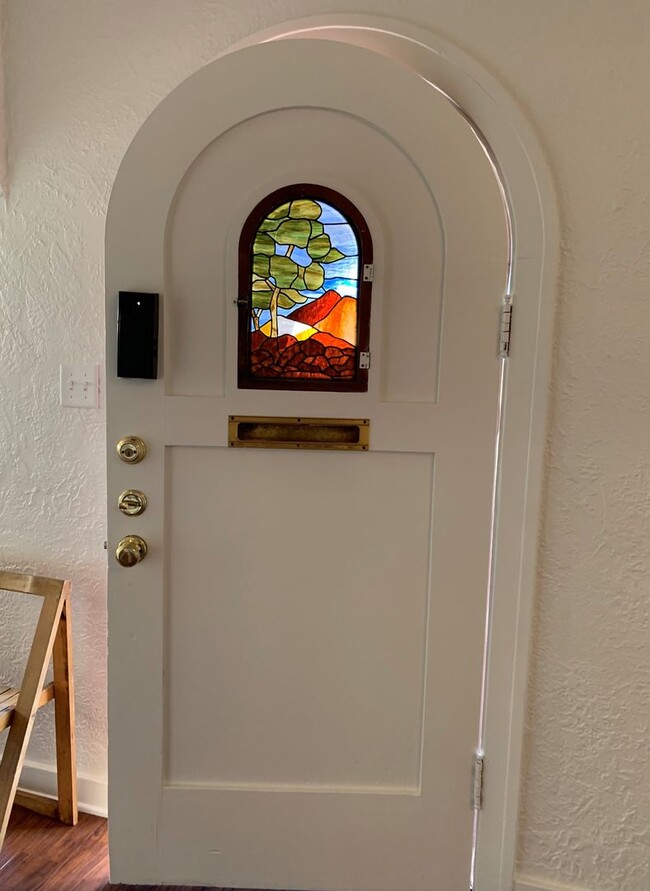 Building Photo - Charming Santa Paula Home
