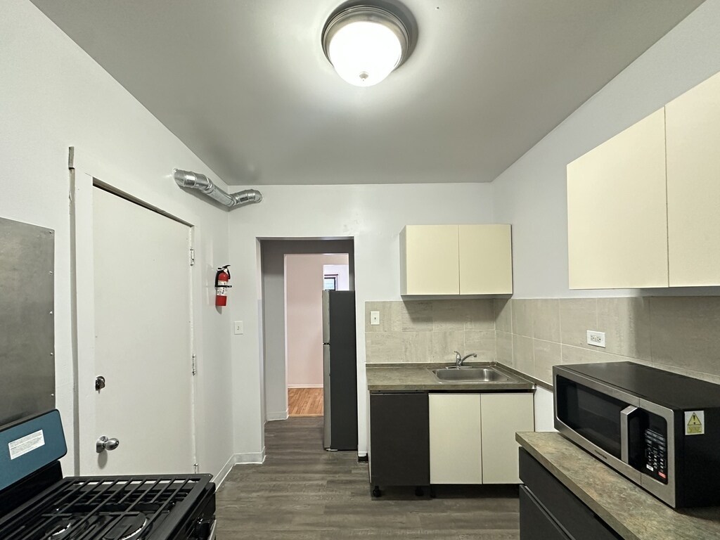 Building Photo - 7149 S Constance Ave