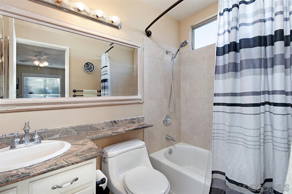 Master bathroom - 4380 Temecula St