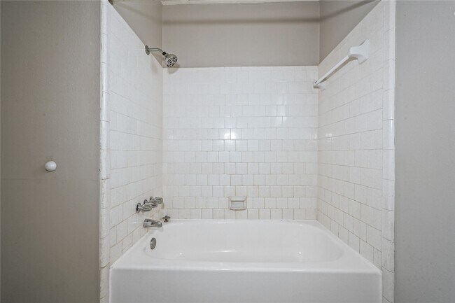 Building Photo - 7310 Kite Hill Dr