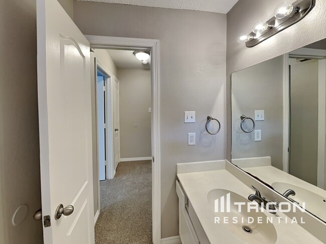 Building Photo - 1626 Mockingbird Ln