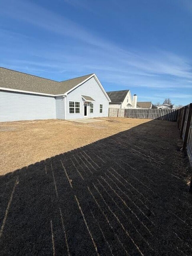 Building Photo - An Unbeatable Location and Stunning Home!!