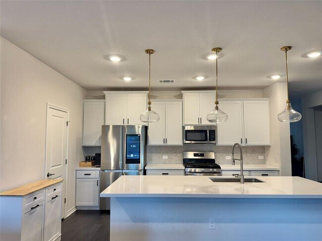 Building Photo - 4804 Plum Peach Bend