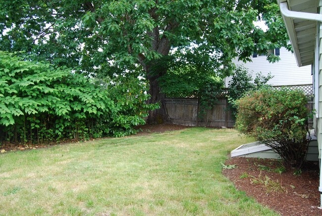 Building Photo - Cute 1 Bedroom 2 Bath Home Carlton OR