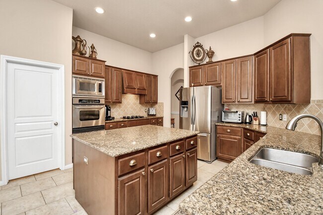 Building Photo - 8030 Crescent Knolls Dr