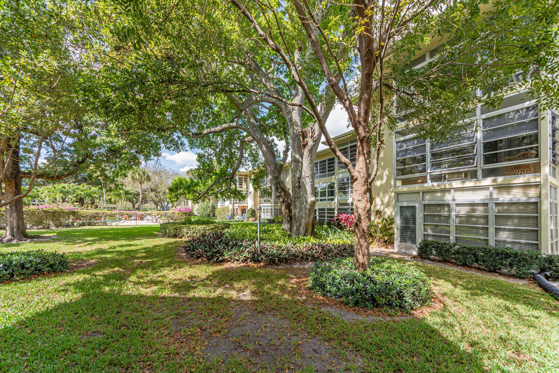 Building Photo - 1100 Ponce de Leon Cir