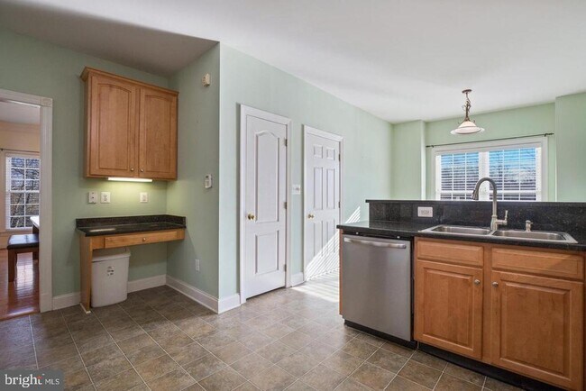 Building Photo - 25593 Creek Run Terrace