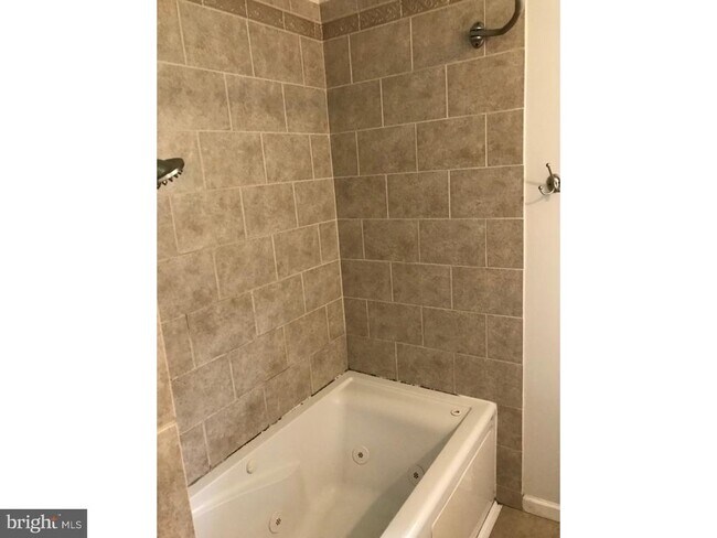 Building Photo - 384 Wildrose St