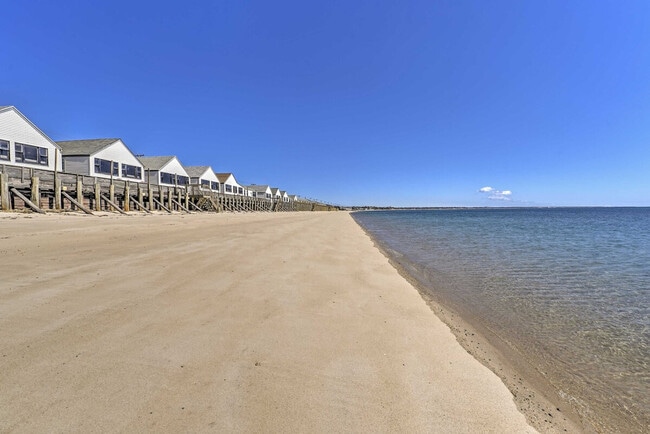 Building Photo - 352 Shore Rd