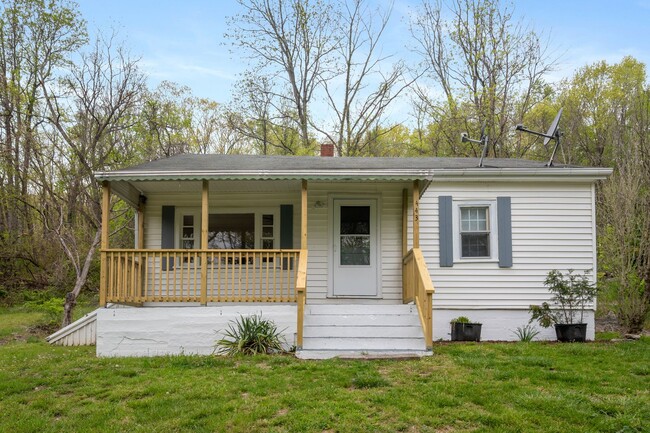 Primary Photo - Charming 4-Bedroom Home in Peaceful Rural ...