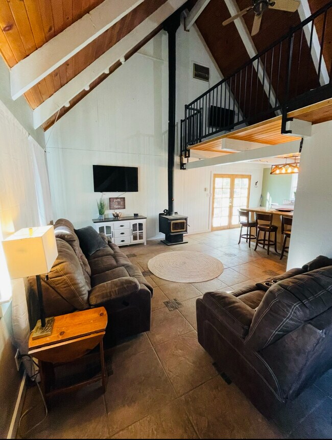 Building Photo - 20586 Kings Ct