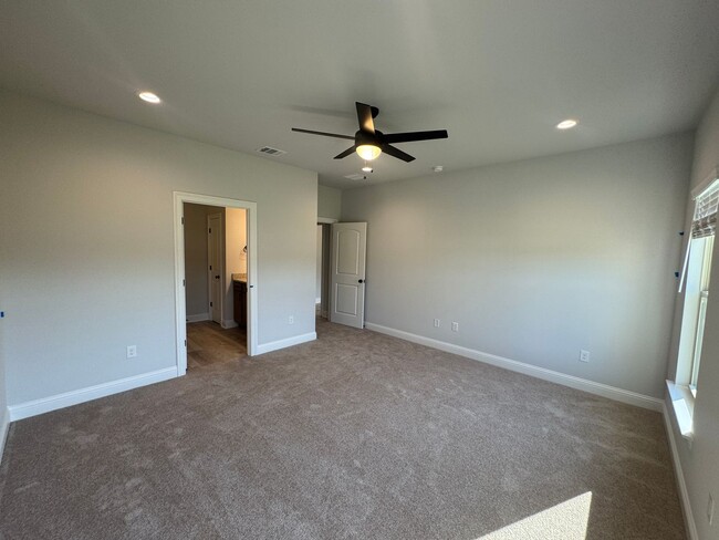 Building Photo - Brand New Construction... Just minutes to ...
