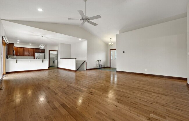 Lounge - 2815 44th St