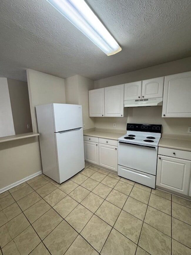 Building Photo - Home in Hillsdale