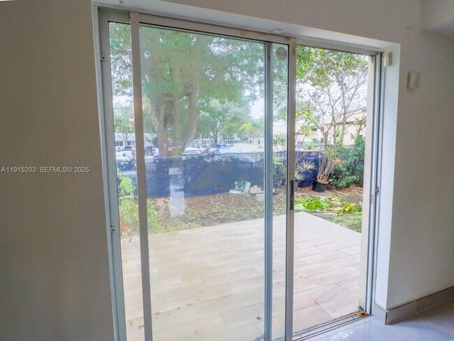 Building Photo - 14010 NE 3rd Ct