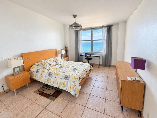 Building Photo - 3725 S Ocean Dr