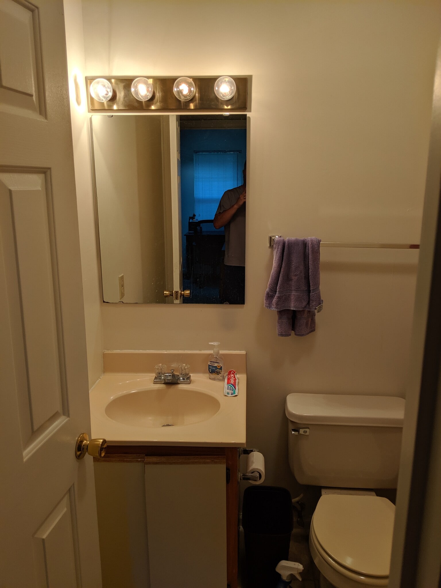 Upstairs Bath - 892 Patrick Henry Dr