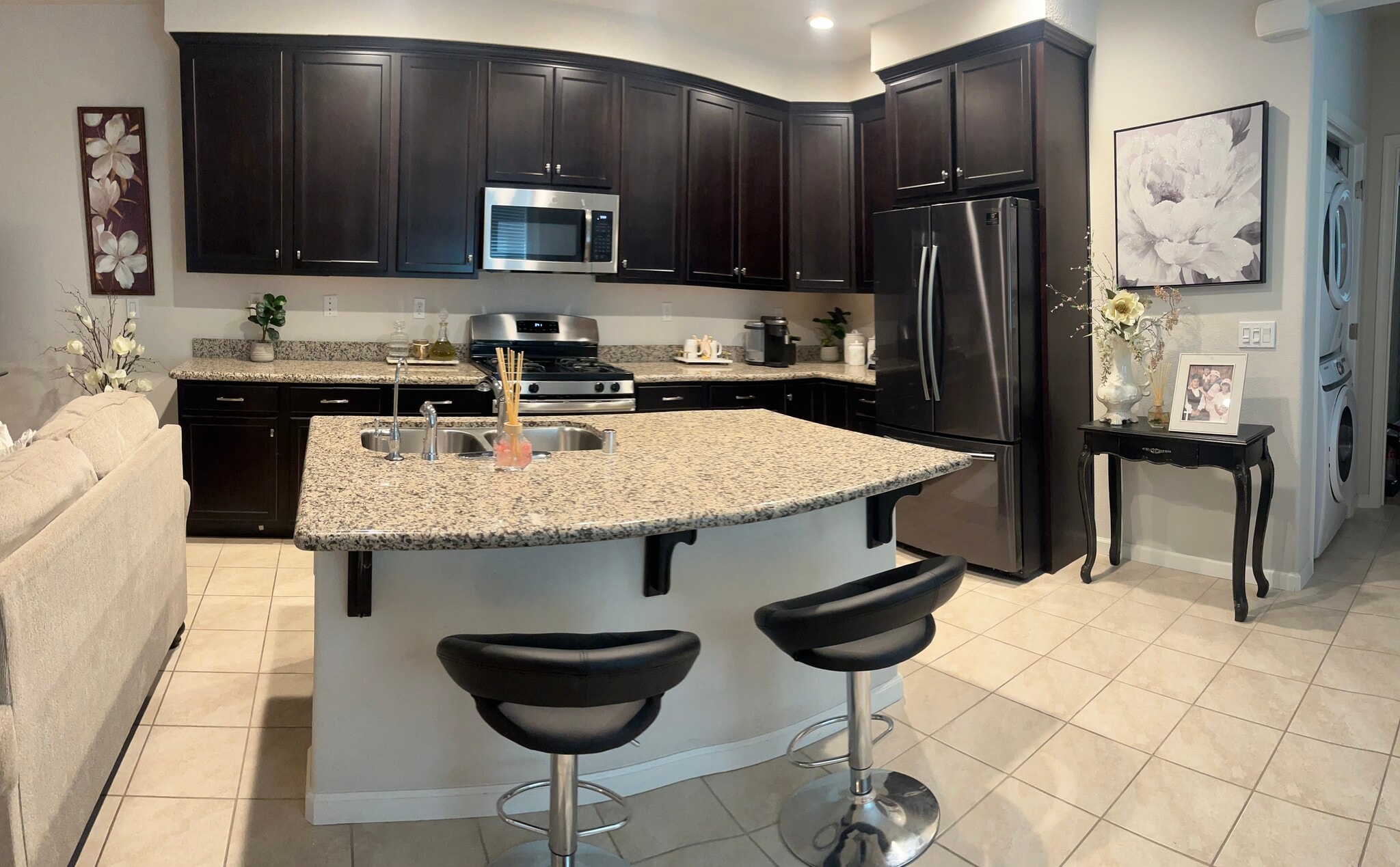 Building Photo - 1432 S Hart Dr