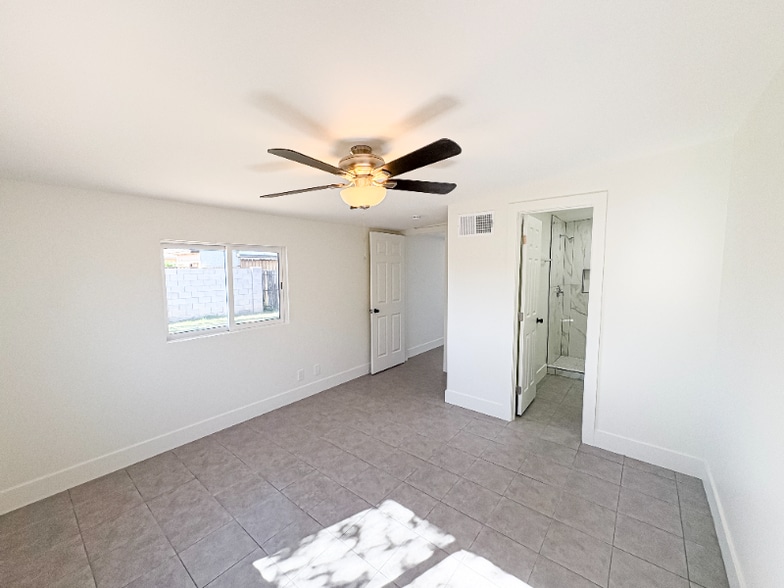 Building Photo - 458 S Mulberry