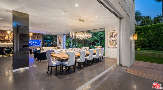 Building Photo - 1111 Sierra Alta Way