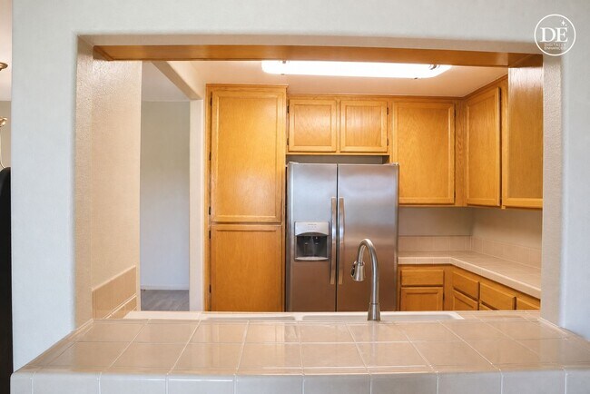 Building Photo - 565 Lands End Way