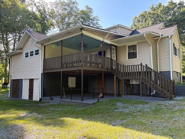 Building Photo - 3 Bedroom, 3 Bathroom House in Winston-Salem!