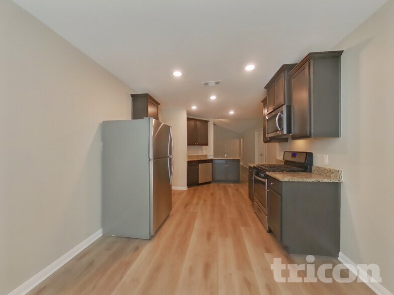 Building Photo - 23048 Shakespeare Dr