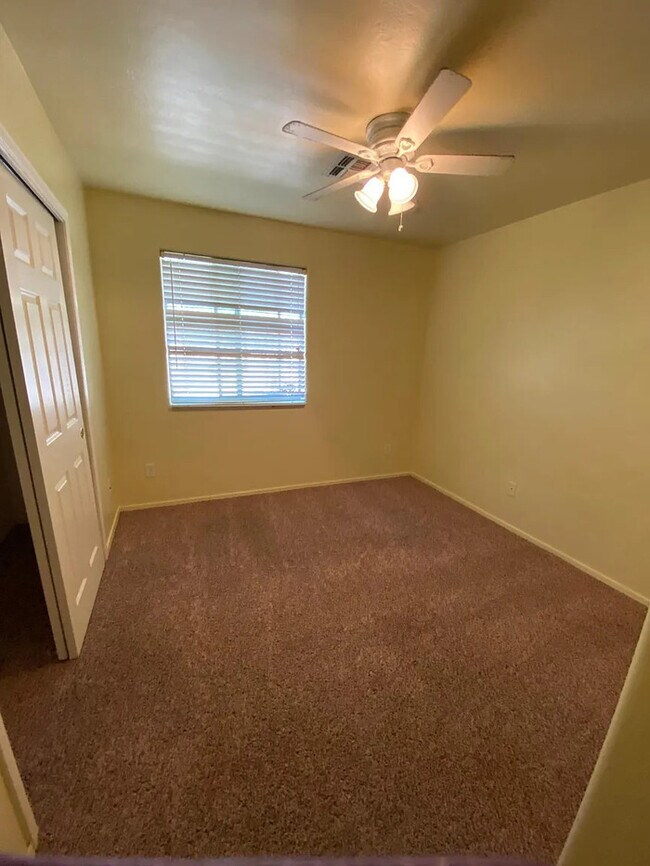 Building Photo - HOUSE FOR RENT