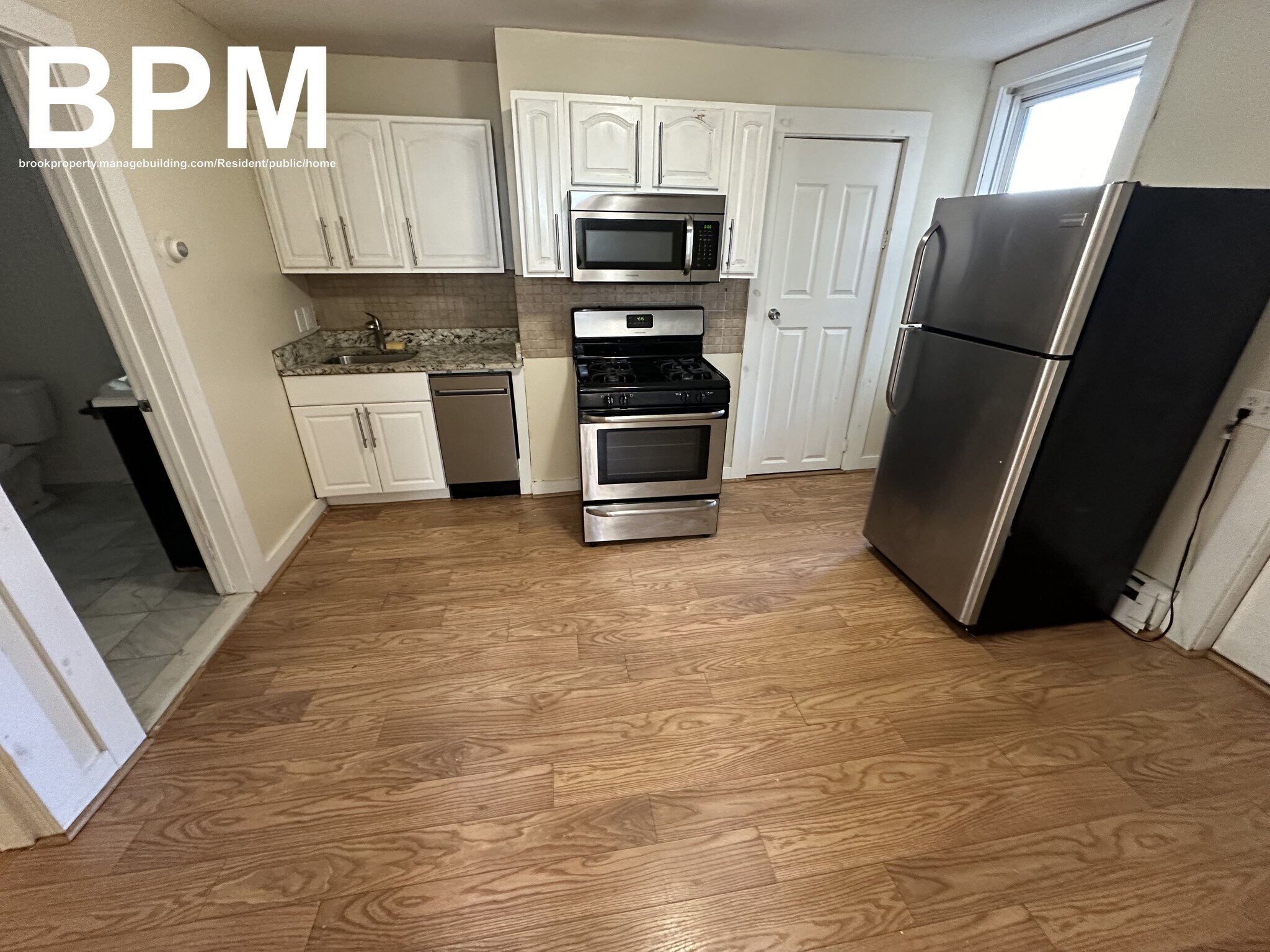 Building Photo - 367 Maverick St