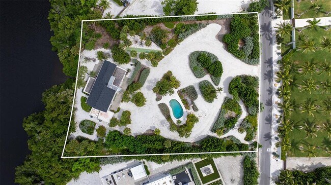 Building Photo - 7665 Sanderling Rd
