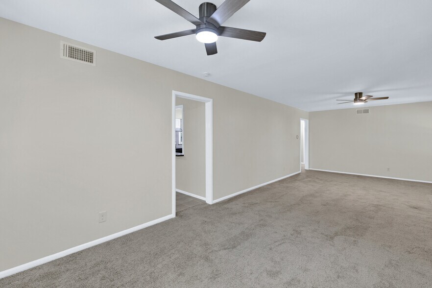 Building Photo - 4014 Sun Valley Dr