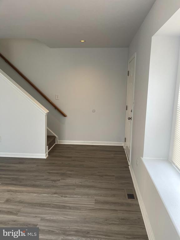 Building Photo - 288 Vincent Cir