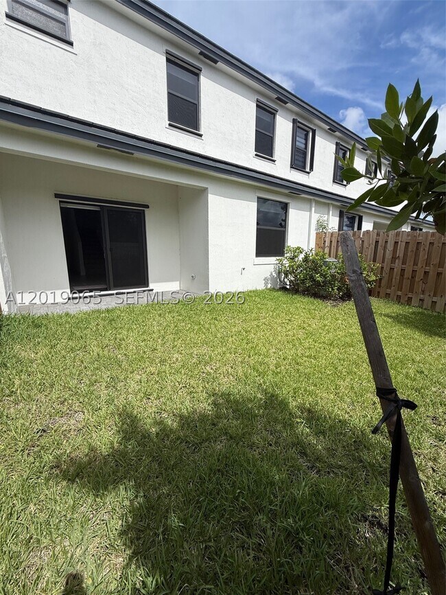 Building Photo - 4957 Oakmont Dr