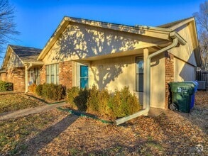 Building Photo - Charming 2 bed 2 bath duplex in Norman