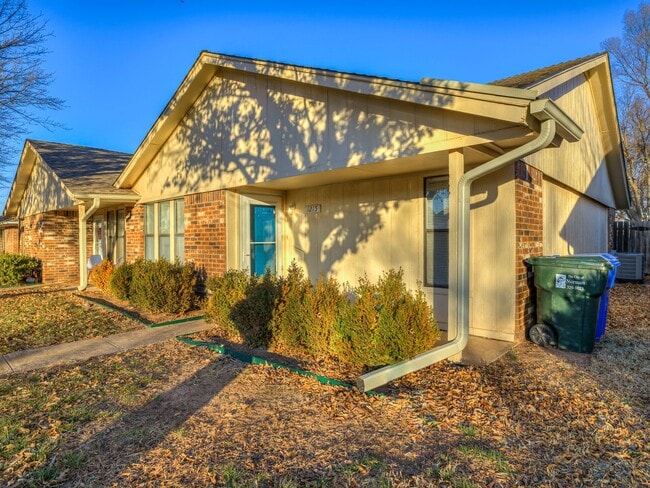 Primary Photo - Charming 2 bed 2 bath duplex in Norman