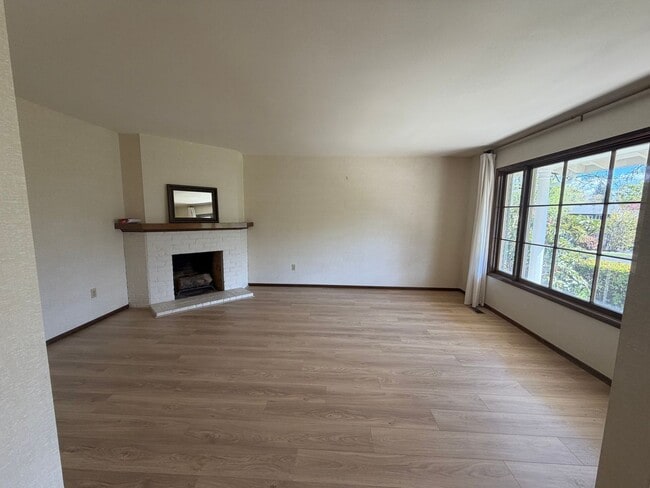 Building Photo - Peaceful 3 Bedroom Single-Level Home on Spacious Corner Lot Near Fir Grove Park