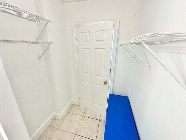 Building Photo - Amazing location: Close to Lincoln & the beaches: 1bed/1bath at the iconic Decoplage: available n...