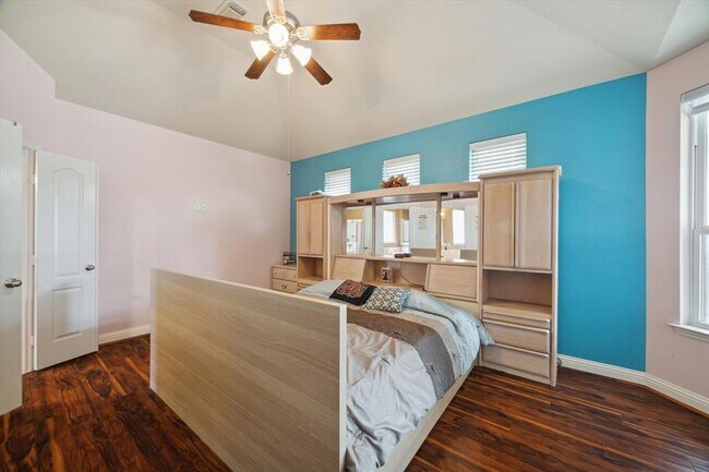 Building Photo - 2401 Harbor Chase Dr
