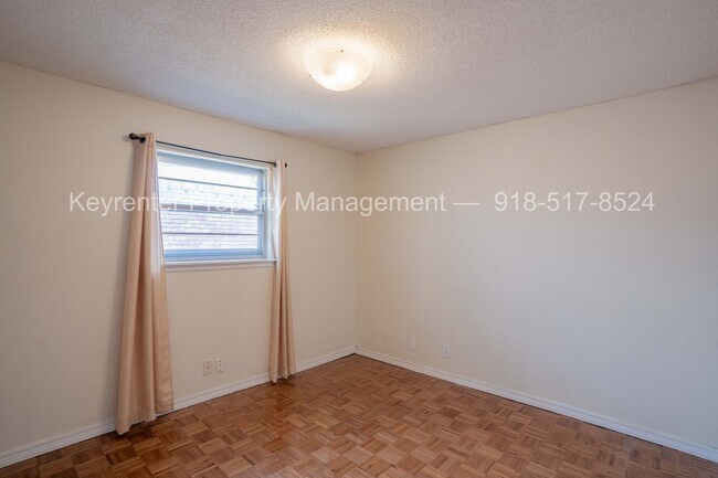 Building Photo - 3 Bed | 2 Bath in South Tulsa!