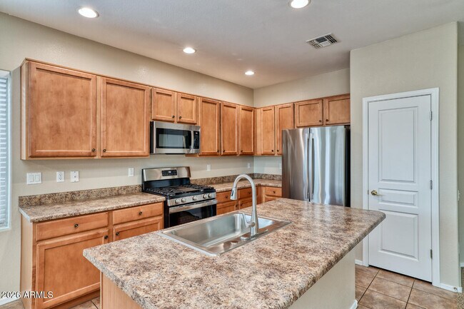 Building Photo - 844 E Indian Wells Pl