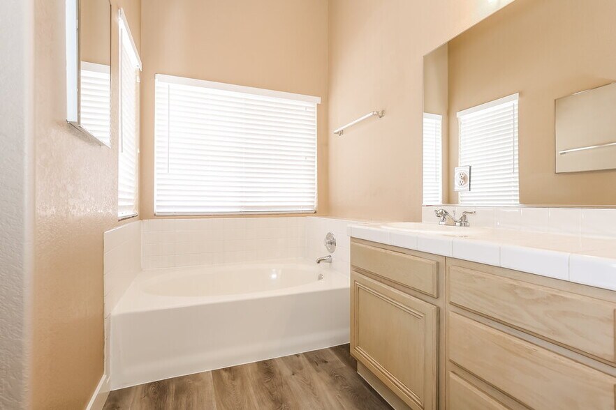 Building Photo - 1736 Shadow Bay Ct