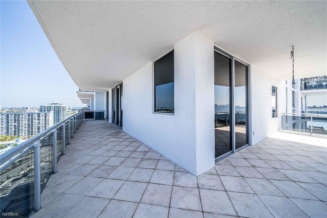 Building Photo - 2 br, 2.5 bath Condo - 7901 Hispanola LUXU...