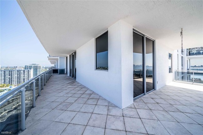 Building Photo - 3 br, 2.5 bath Condo - 7901 Hispanola Spec...