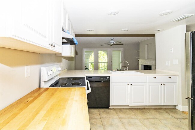 Building Photo - 200 16th St